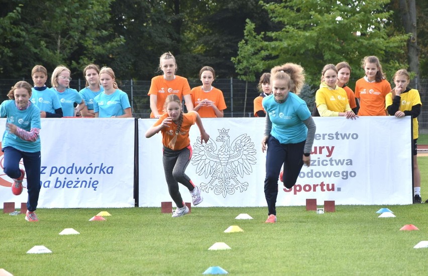 Malbork. "ORLEN z podwórka na bieżnię" drugi rok z rzędu na Stadionie Miejskim. Tym razem uczestników było dużo więcej