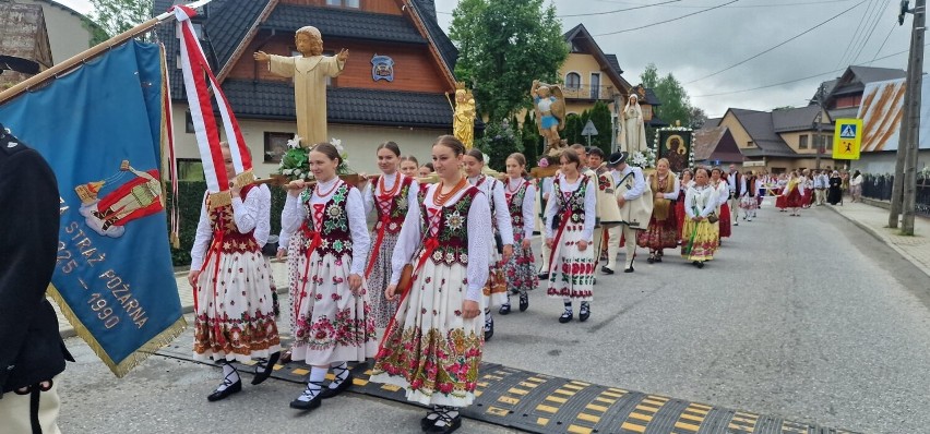 Wielu mieszkańców Poronina i Białego Dunajca na procesję...