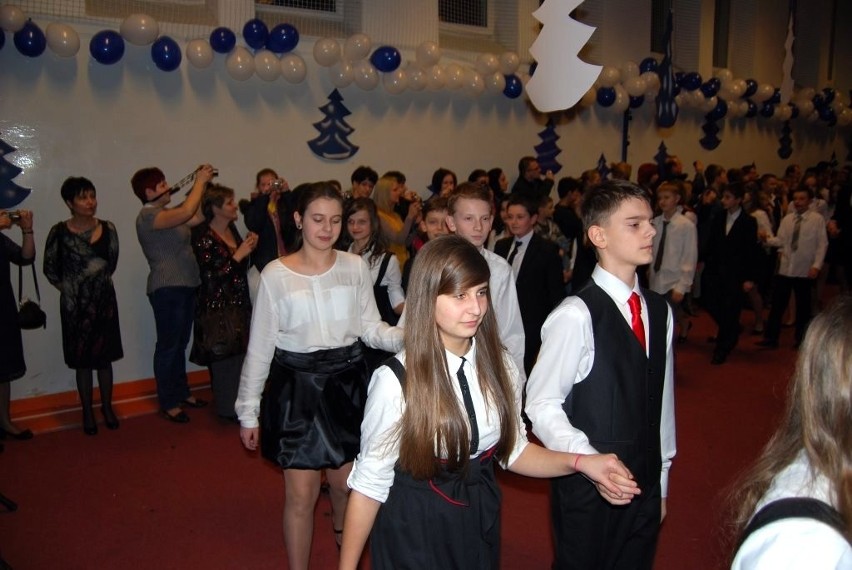 Szóstoklasiści z SP nr 3 też zatańczyli poloneza