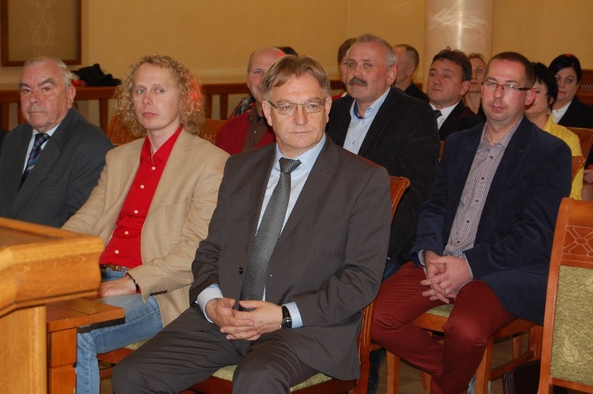 Klub PO przedstawił kandydatów na burmistrzów, do rad miasta...