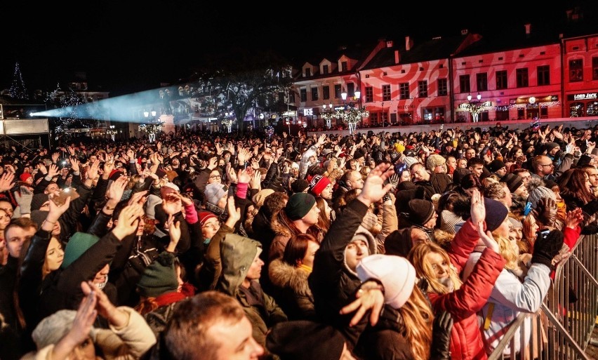 Sylwester na Rynku w Rzeszowie odwołany. A może jednak się odbędzie? 2,5 tys. osób zainteresowanych jest zapowiedzią imprezy na Facebooku