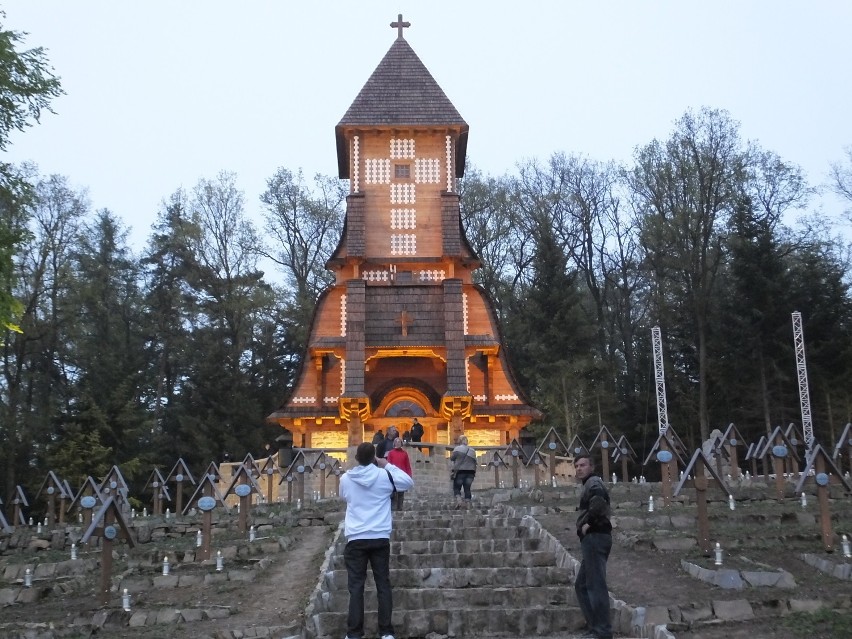 100-lecie Bitwy pod Gorlicami. Ponad tysiąc zniczy zapłonęło na Pustkach [ZDJĘCIA]