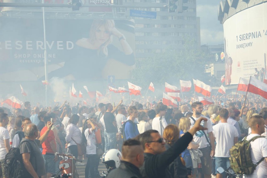 Oficjalne uroczystości
Rano, o godz. 9.00, złożone zostaną...