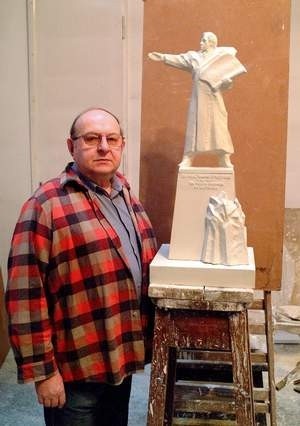 Dwie miniatury pomnika Strzeleckiego znajdują się w mojej pracowni od 15 lat &amp;#8211; mówi Jerzy Sobociński. Fot.: A. Szozda