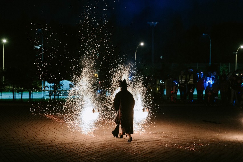 W sobotnią noc odbył się przejazd na rolkach z okazji Roku Łukasiewicza. Zobaczcie zdjęcia