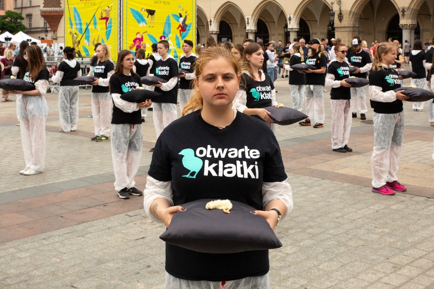 Kraków. Happening stowarzyszenia Otwarte Klatki