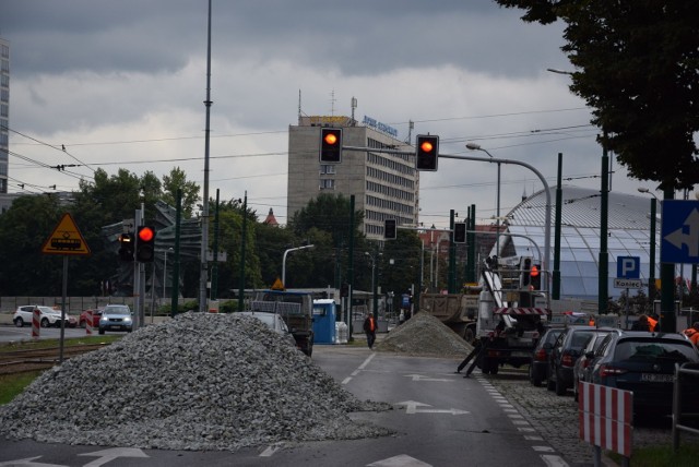 Remont torów tramwajowych przy Rondzie gen. Ziętka w Katowicach