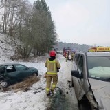 Wypadek pod Skokami. Zderzyły się dwa samochody