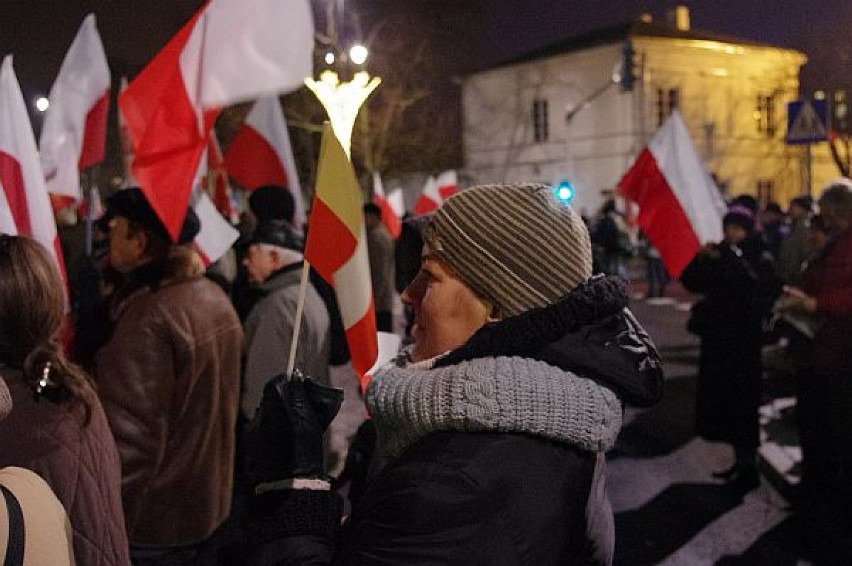 Zakończył się marsz z okazji 13 grudnia. "Tu jest Polska" i...