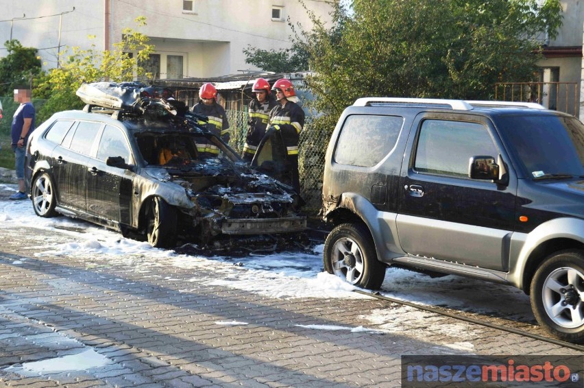 Pożar samochodów na ul. Noakowskiego we Włocławku