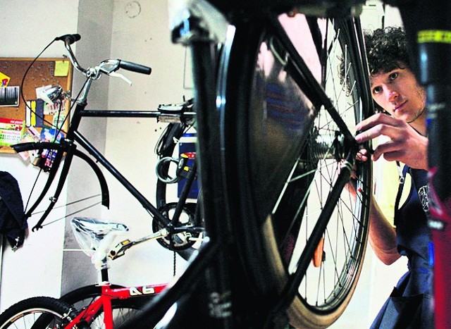 Wrocławscy cykliści nie tylko doradzą, ale i naprawią rower
