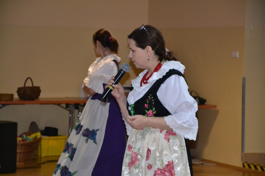 Karnawałowe tańce dzieci z Żor i Jastrzębia w Centrum Edukacji Regionalnej w Osinach [ZDJĘCIA]