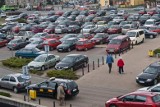 Parkingi w Poznaniu: Za parkowanie pod blokiem trzeba będzie płacić!