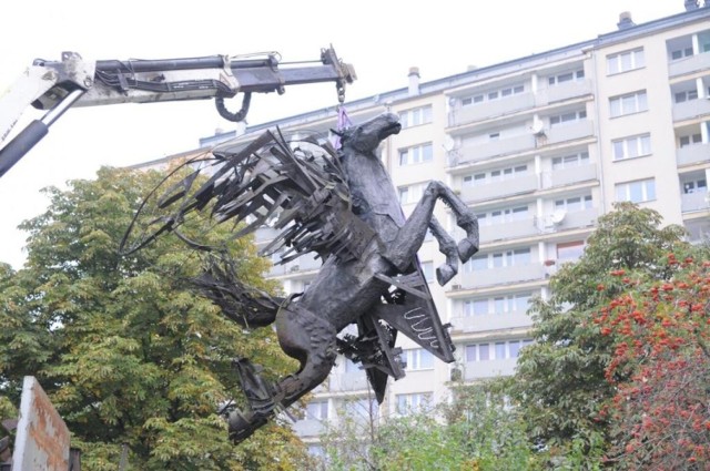 Ostatecznie urząd miasta podjął decyzję, że opolski Pegaz wróci do swojego domu, czyli na plac Jana Pawła II. Rzeźba pojawi się na placu już na jesieni.
