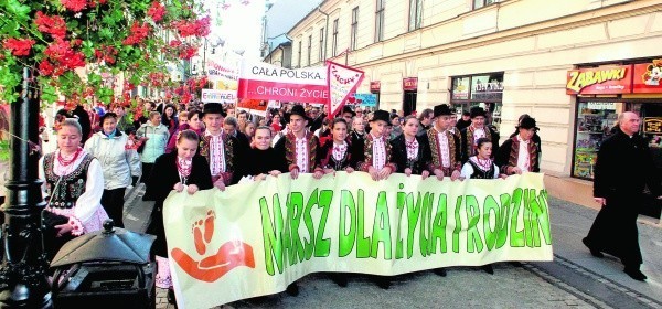 'Marsz dla życia i rodziny' przeszedł ulicami Nowego Sącza [ZDJĘCIA]