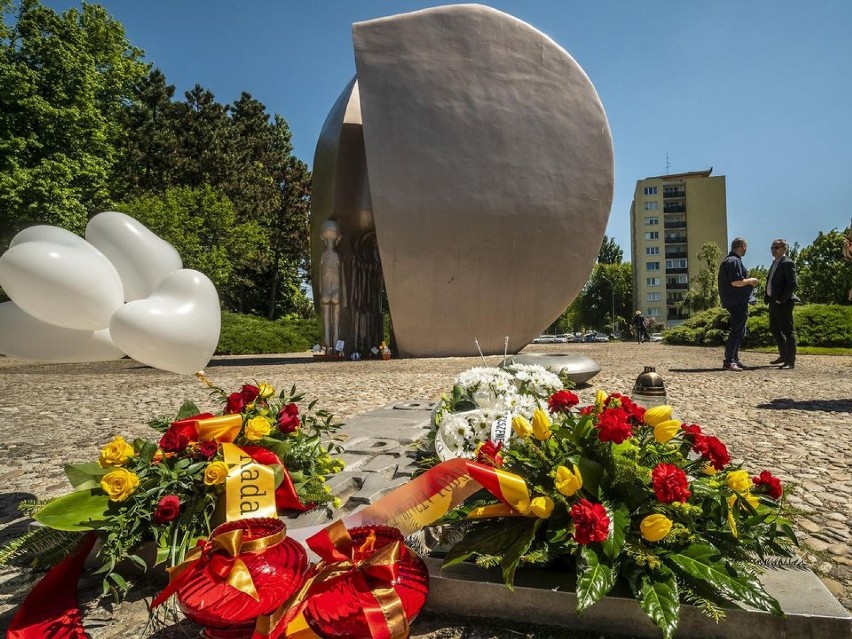 Pomniki Pękniętego Serca

Aby uczcić pamięć dzieci...