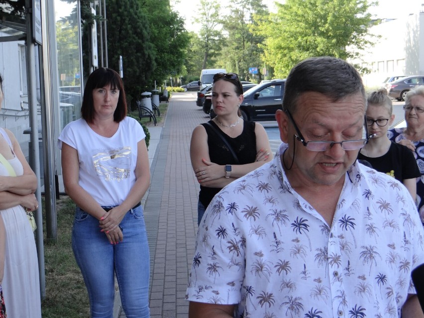 Rodzice apelują o utworzenie dodatkowej klasy w I LO w Radomsku. Czekają na decyzję. ZDJĘCIA