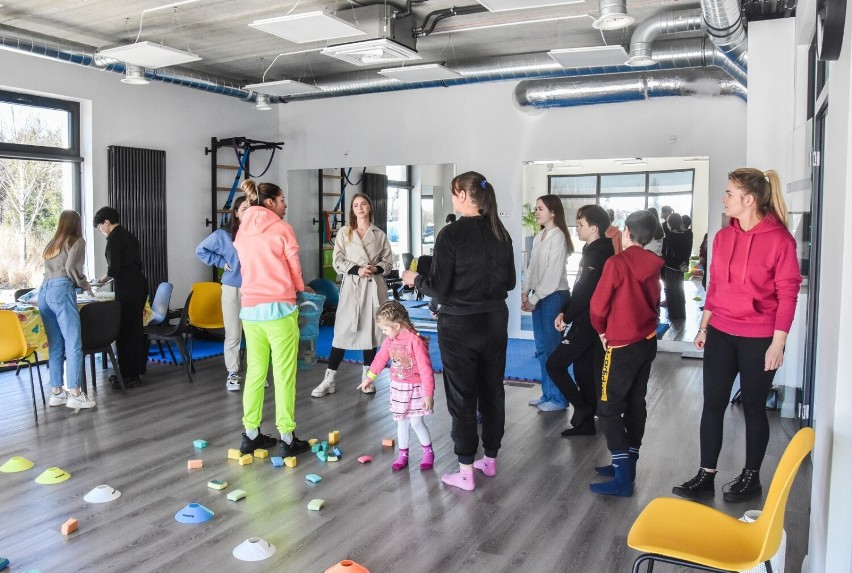 Szamotuły. Podarować trochę uśmiechu dzieciom z Ukrainy. Animacje w AIDclinic Szamotuły