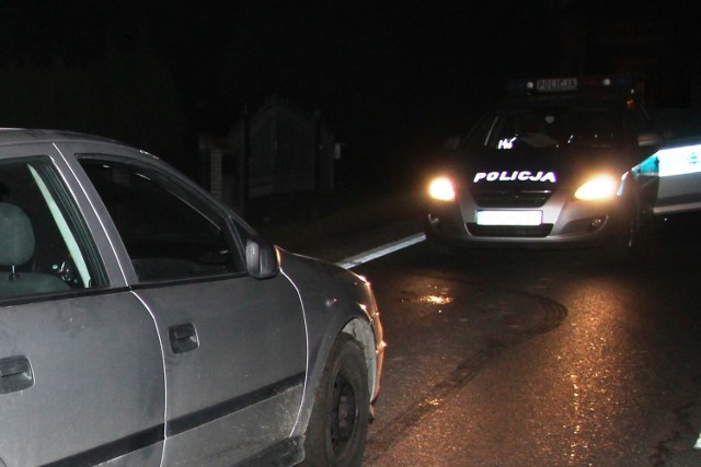 Policjanci z oświęcimskiej komendy zatrzymali dwóch kierowców. Jednego podejrzanego za jazdę pod wpływem alkoholu, a drugiego bez uprawnień