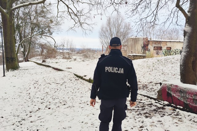 Policyjne patrole na bieżąco sprawdzają miejsca, w których gromadzą się bezdomni narażeni na zamarznięcie