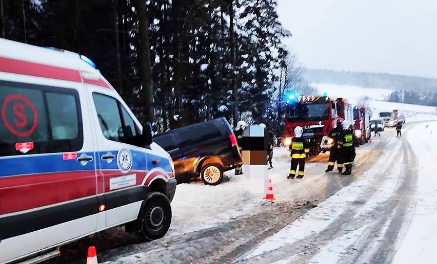 Muszynka. Wypadek na drodze do granicy ze Słowacją. Ratowników zaalarmował... samochód