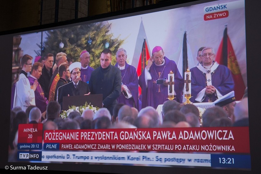 Transmisja pogrzebu prezydenta Gdańska w Stargardzie. Garstka mieszkańców w kościele [ZDJĘCIA]