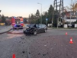 Wypadek w Starym Bosewie. Zderzenie autobusu i samochodu osobowego na rondzie, 25.10.2021