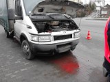 Chełmiec. Samochód ciężarowy najechał na tył osobówki. Kierowca opla trafił do szpitala [ZDJĘCIA]
