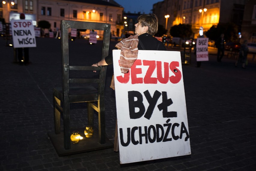 Happening KOD w Krakowie: "Jezus też był uchodźcą"! [ZDJĘCIA]