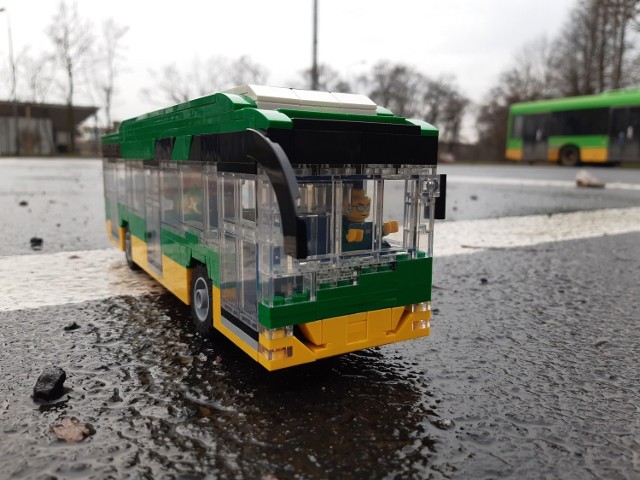 Elektryczny autobus Solaris Urbino 12 z klocków Lego