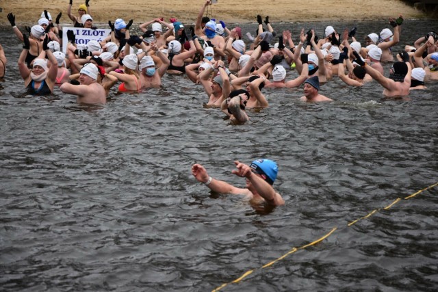 I Zlot Morsów Powiatu Chodzieskiego odbył się 7 marca w 2021 roku na plaży w Szamocinie