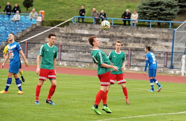 W kolejnych derbach kujawsko-pomorskich w III lidze Wda Świecie zwyciężyła Kujawiankę Izbica Kujawska 2:1 (1:1). Bramki strzelali: Kamil Kamiński (39), Patryk Kiełpiński (65-głową) oraz Piotr Biernacki (33).