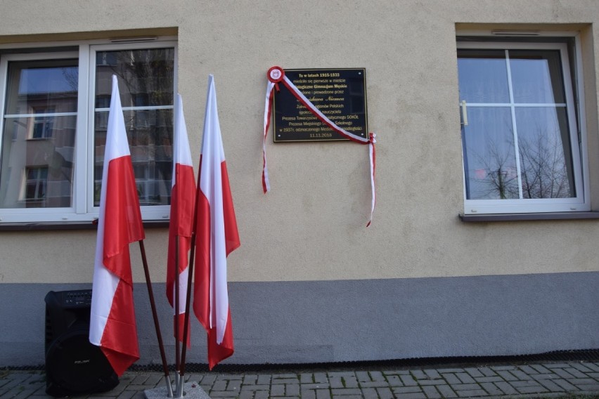 Radomsko: Odsłonięcie tablicy upamiętniającej Gimnazjum Stanisława Niemca [ZDJĘCIA]