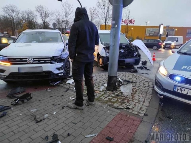 Zderzenie dwóch samochodów w Opolu.