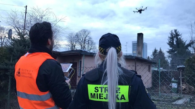 Podpisano umowę z firmą, która przy użyciu drona będzie prowadzić specjalistyczne pomiary powietrza w Poznaniu.