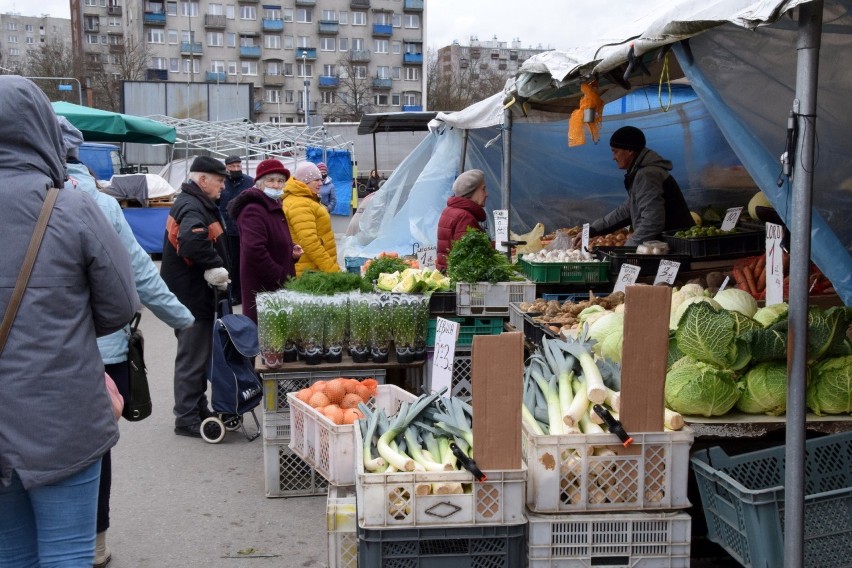 Licznie mieszkańcy Kielc i powiatu ruszyli na bazary przy...