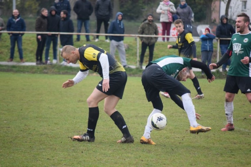 Nowy Dwór Gdański. Żuławy kontra Czarni. Piłkarskie derby...