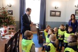 Dzieci z Przedszkola im. M. Konopnickiej oraz Szkoły Podstawowej nr 8 odwiedziły prezydenta Kalisza ZDJĘCIA