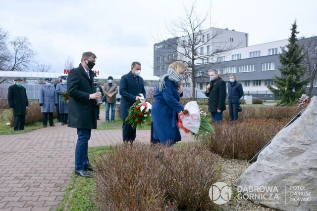 Dzień Pamięci Ofiar Zbrodni Katyńskiej w Dąbrowie Górniczej Zobacz kolejne zdjęcia/plansze. Przesuwaj zdjęcia w prawo - naciśnij strzałkę lub przycisk NASTĘPNE