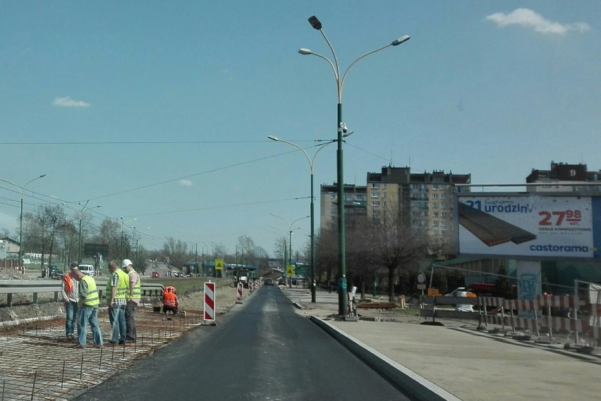 Jest zielony asfalt i nowe rondo, choć miasto wciąż rozkopane, to remont 3 Maja powoli dobiega końca