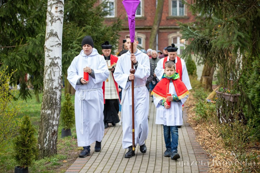 Fotorelacja z Wielkiego Piątku w kościele parafialnym we...