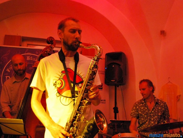 Międzynarodowe warsztaty jazzowe w Lesznie organizowane są przez Fundację Edukacyjną Pro Musica.
