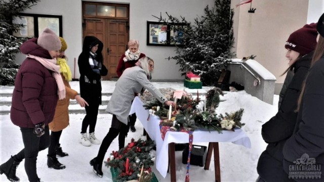 Stoiska można było odwiedzać w dwa grudniowe weekendy w Dąbrowicy, Hedwiżynie i Ciosmach. Potem odbyło się przekazanie czeku