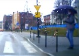 Gdańsk: Spryskał kobiecie twarz gazem. Policja poszukuje człowieka z nagrania
