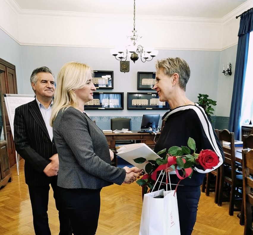 Pracownica Wydziału Finansowego Urzędu Miasta Kalisza przeszła na emeryturę ZDJĘCIA