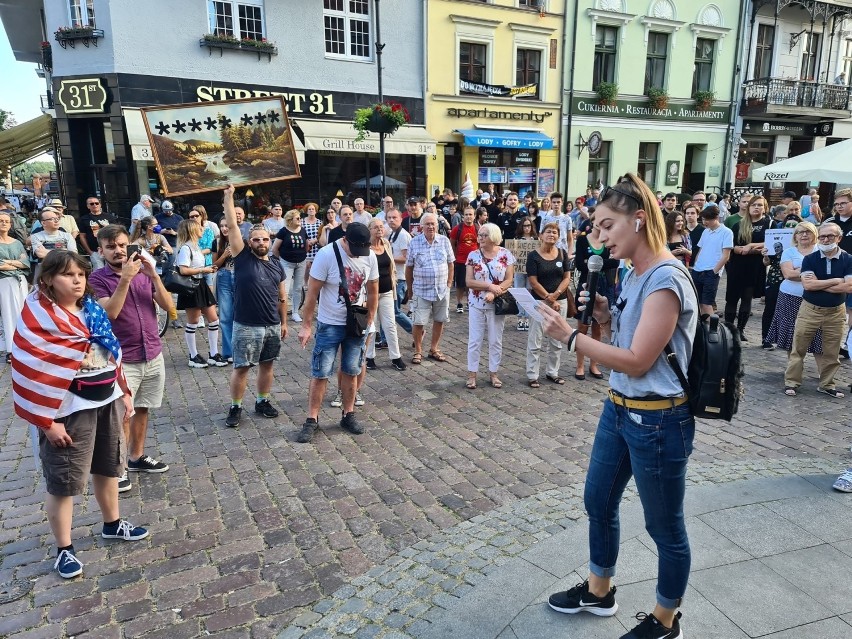 Dzisiaj (12.08.) pod pomnikiem Mikołaja Kopernika w Toruniu...