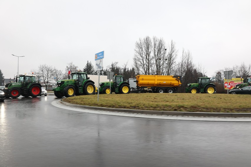 Ciągniki rolnicze w Lesznie  w piątek 9 lutego 2024