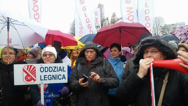 Legniczanie protestują w Warszawie