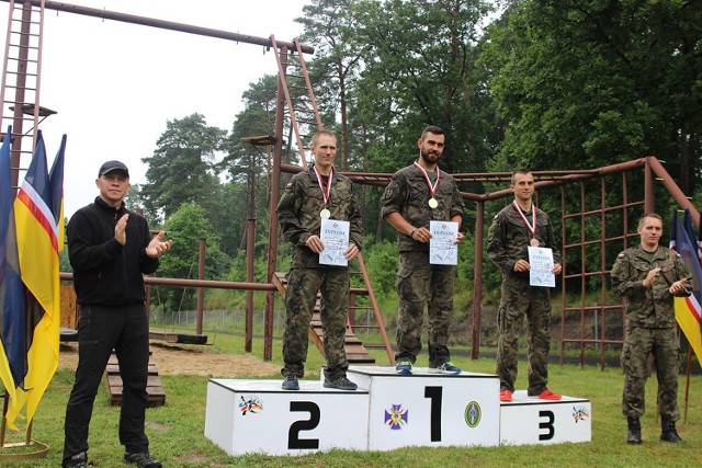 Zwiadowcy to elita naszej armii. Także w międzyrzecko-wędrzyńskiej brygadzie, która jest jedną z najlepszych jednostek w wojskach lądowych. Udowodnili to podczas brygadowych zawodów w biegu patrolowym.