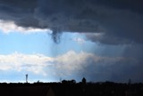 Nagłe załamanie aury nad Sławnem. Chwilę później ulewa i burza. Widowiskowe zdjęcia - 03.08.2023